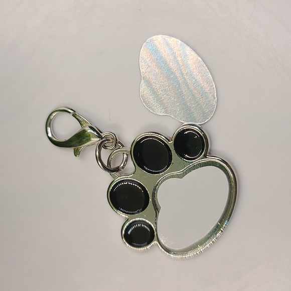 PET paw Keychain w your pets picture inserted in the open large pad area - Picture 4 of 4